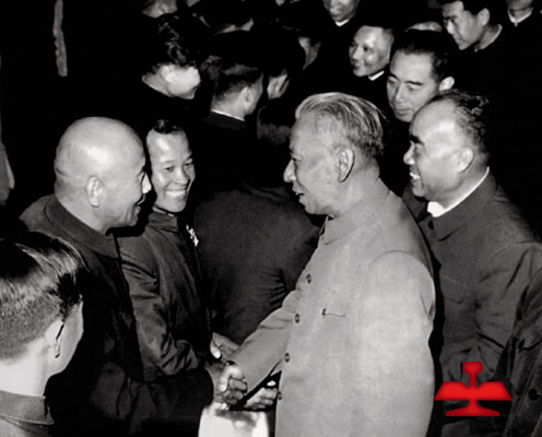 1959年毛澤東同志親切接見(jiàn)全國(guó)著名勞動(dòng)模范、鞍鋼老英雄孟泰